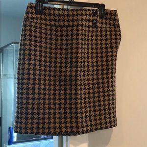 Short wool skirt. Lined